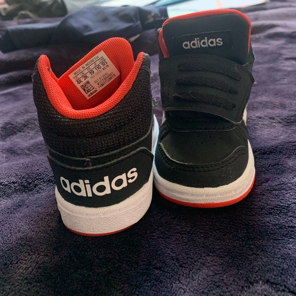 Kids Adidas shoes - Picture 2 of 3